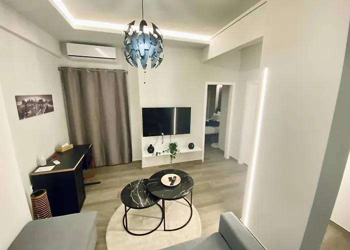 Central Grey Quiet Apartment