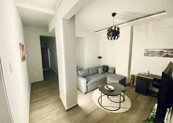 Central Grey Quiet Apartment